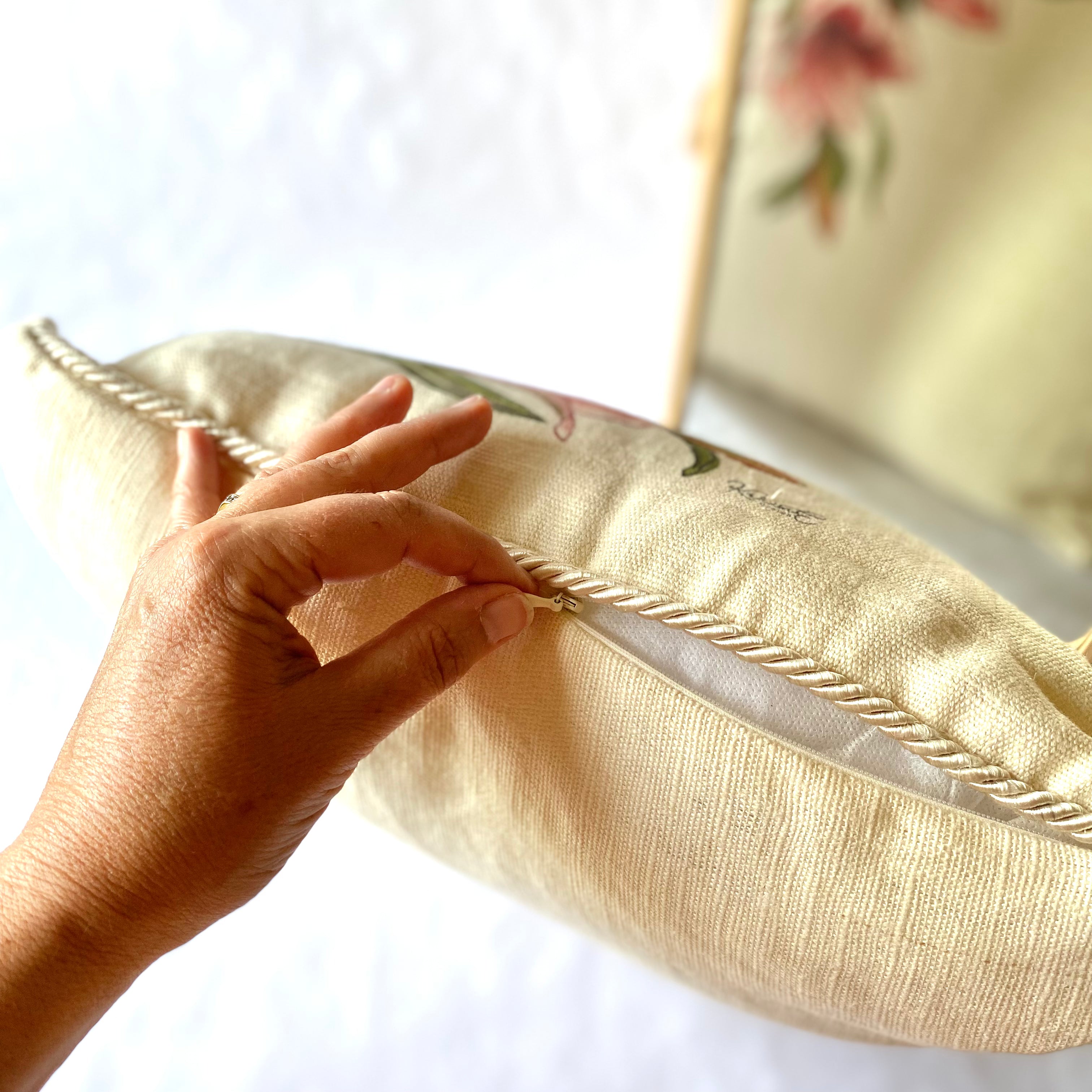 Amaryllis flower - cuscino con passamaneria bianco perla, 100% canapa, 40x40 cm - Limited Edition