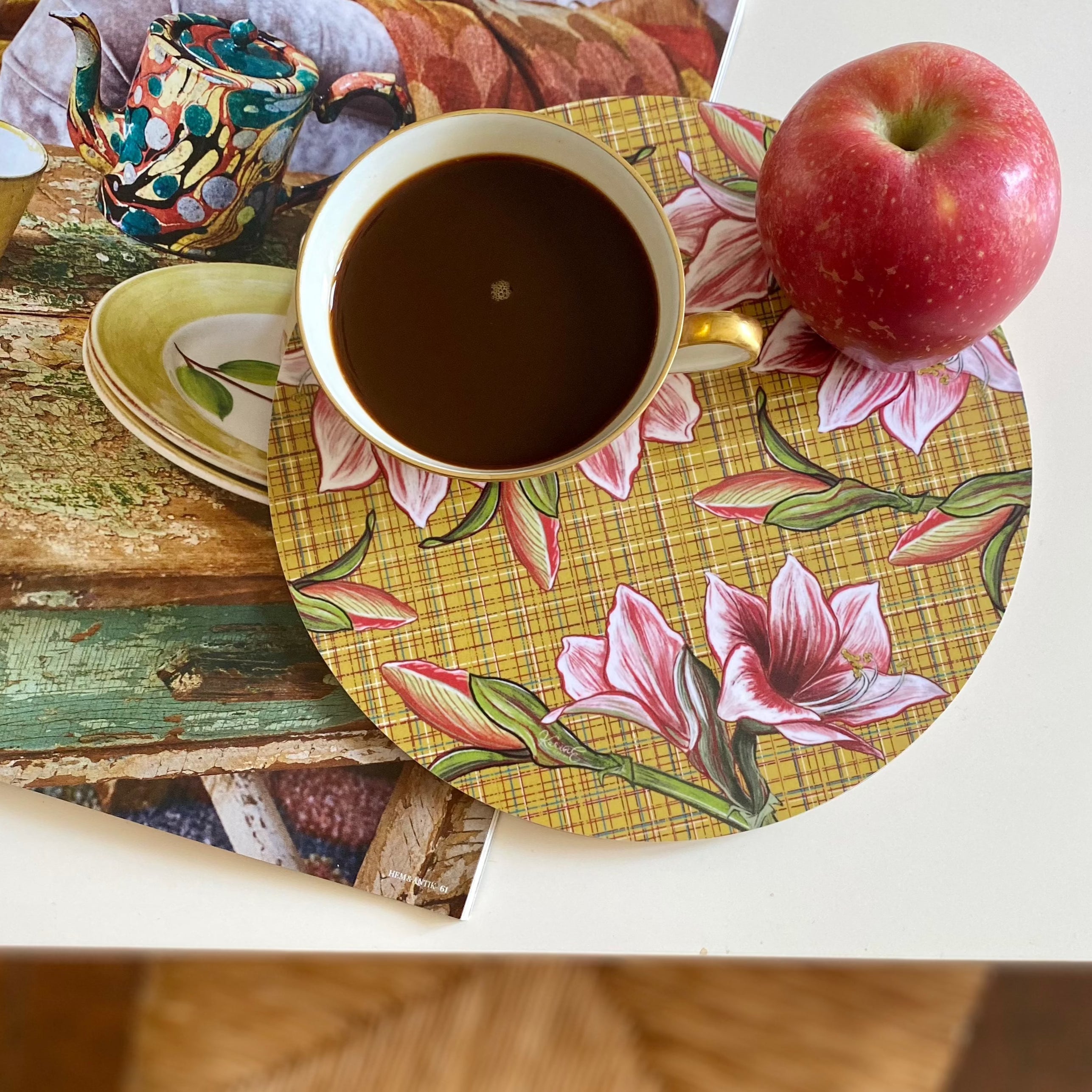 Amaryllis - sottopentola/sottopiatto, pattern fiorito, giallo senape, 21 cm diametro