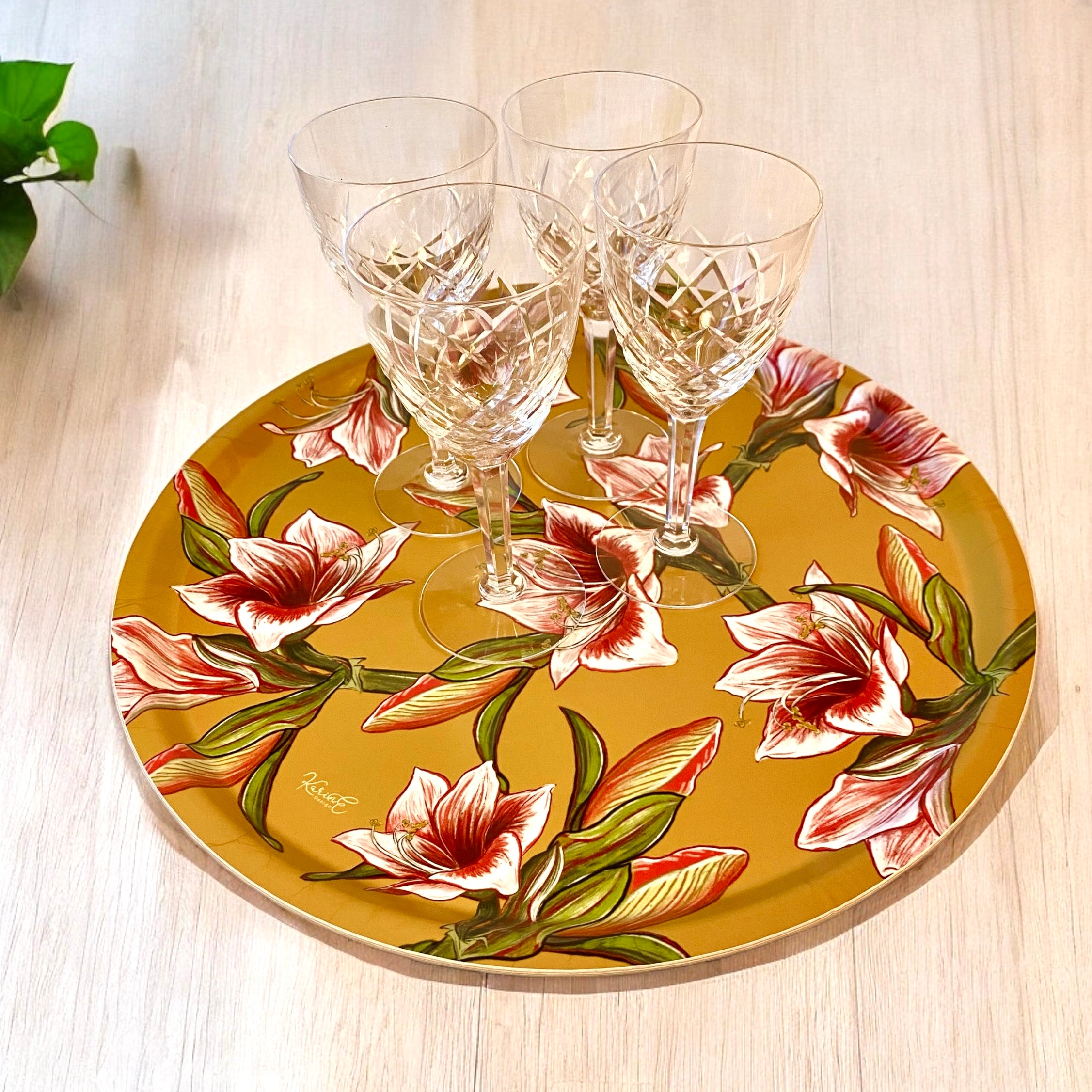 Amaryllis - vassoio rotondo, pattern fiorito, giallo senape, 38 cm diametro