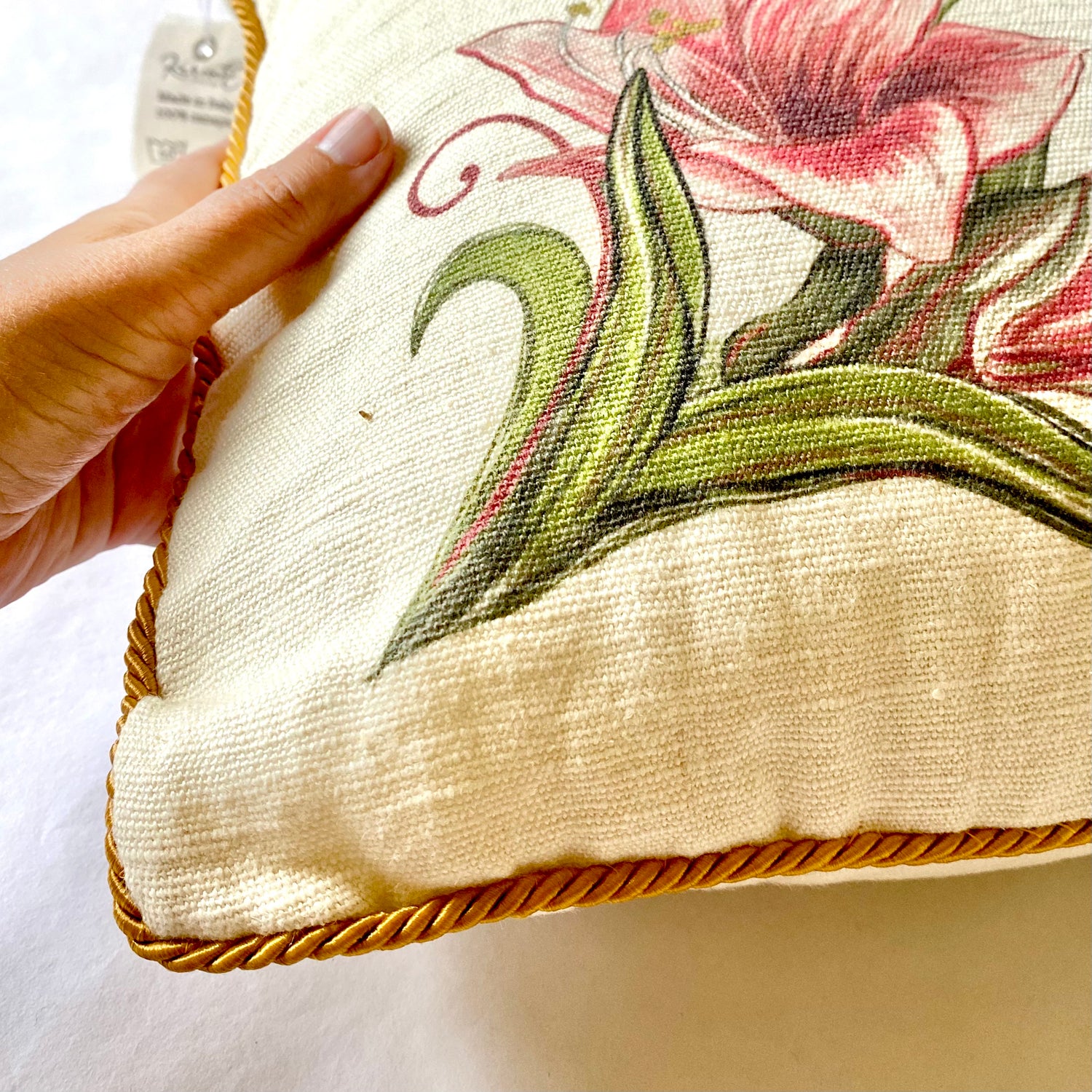 Amaryllis flower - cushion with golden yellow trimmings, 100% hemp, 40x40 cm - Limited edition