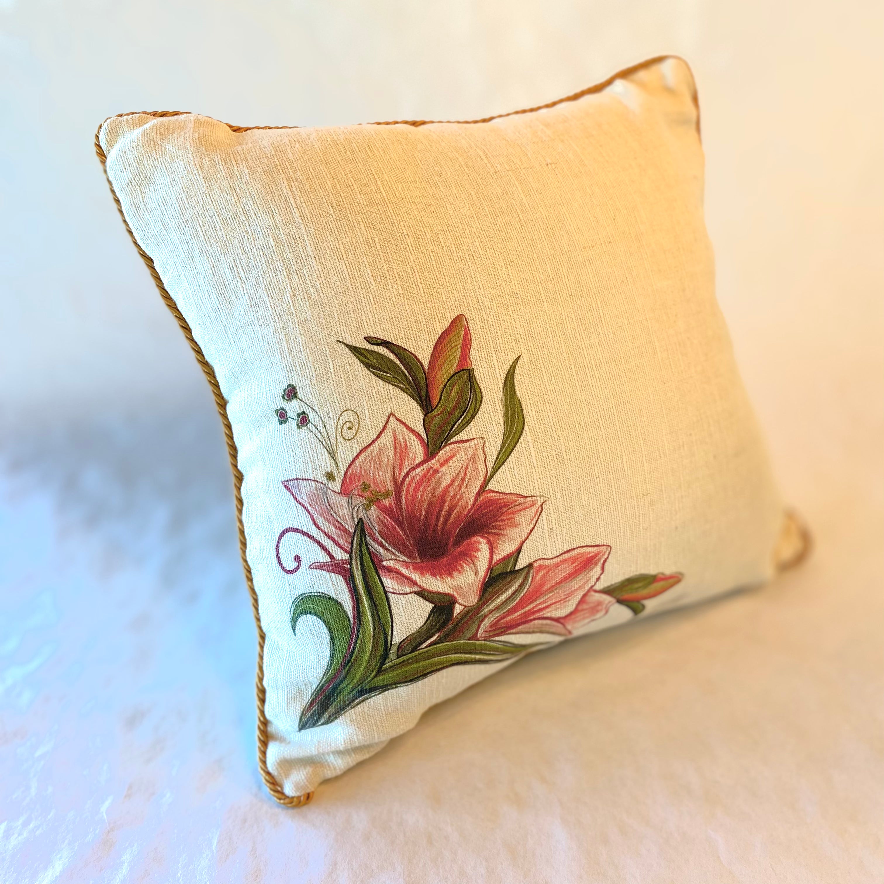 Amaryllis flower - cushion with golden yellow trimmings, 100% hemp, 40x40 cm - Limited edition