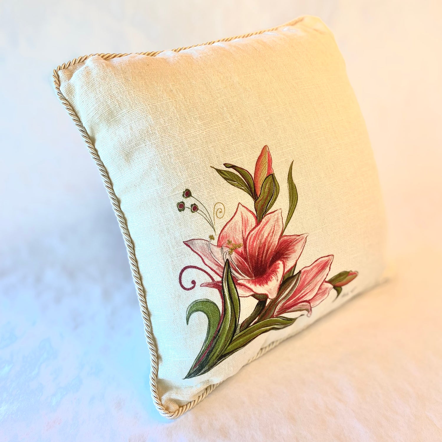 Amaryllis flower - cushion with pearl white trimmings, 100% hemp, 40x40 cm - Limited Edition