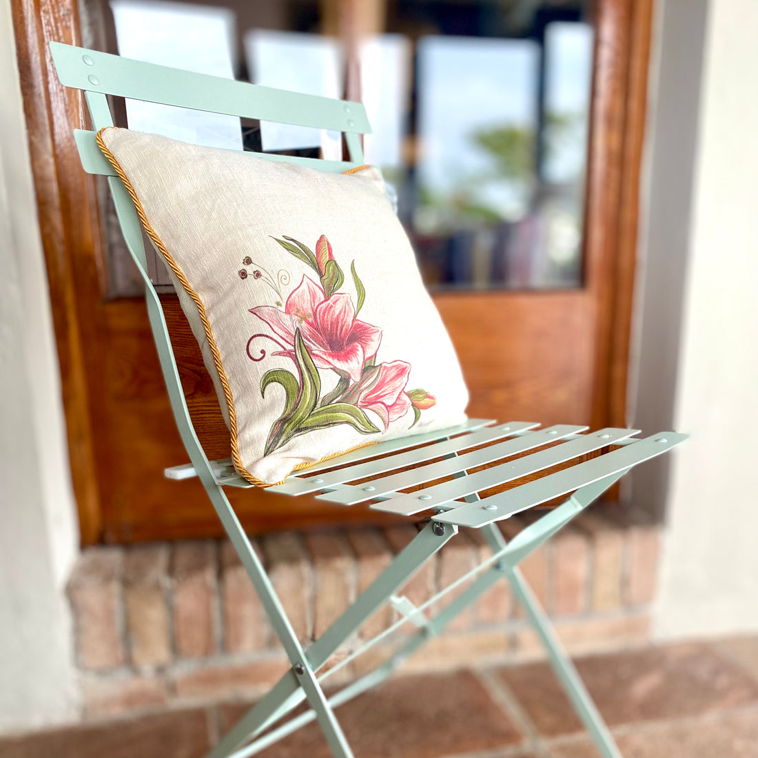 Amaryllis flower - cushion with golden yellow trimmings, 100% hemp, 40x40 cm - Limited edition