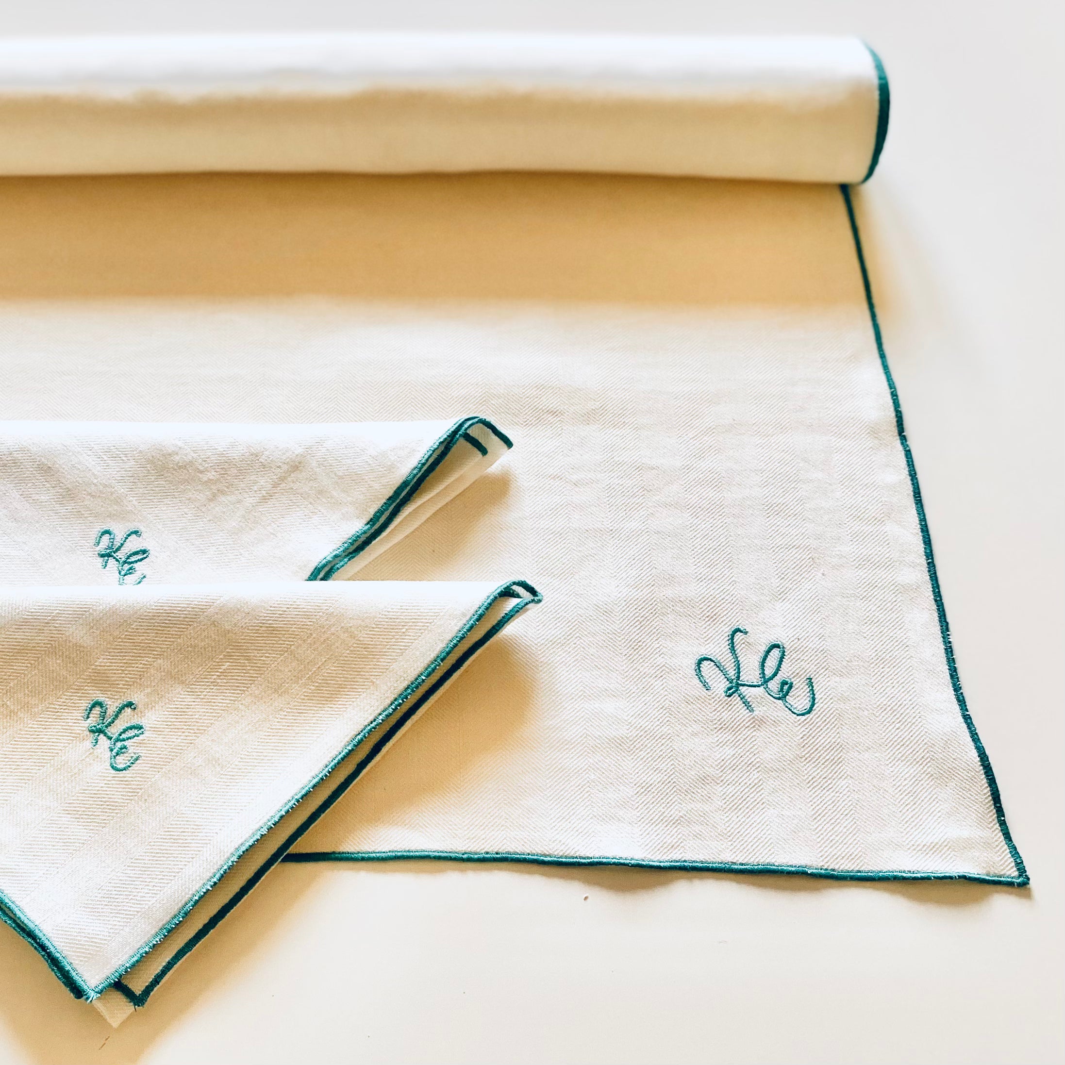 Runner and napkin set, plain cotton with embroidery, 45x130 cm - NEW