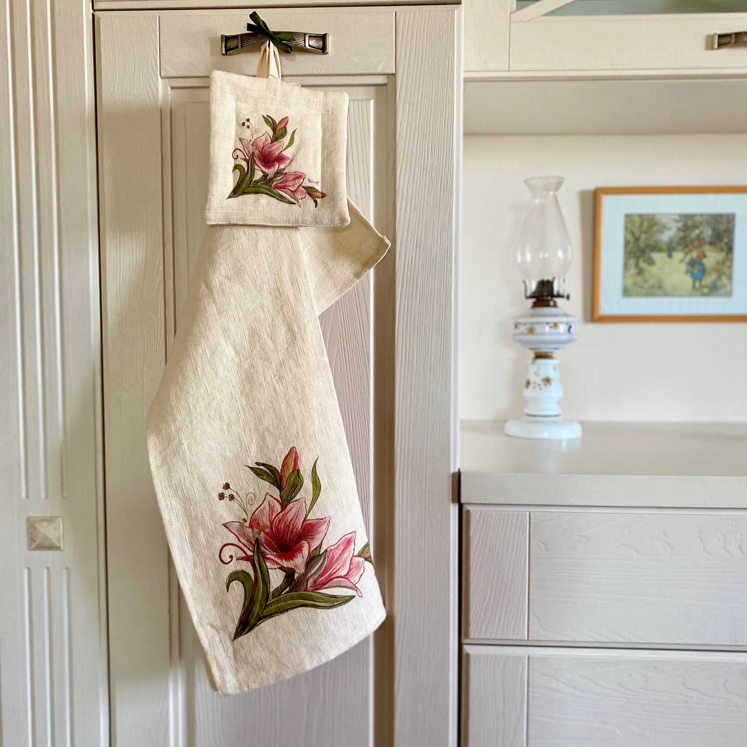 Amaryllis flower - kitchen towel, 100% hemp, 65x45 cm - Limited edition